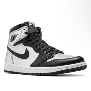 Jordan
Air Jordan 1 Retro High OG "Silver Toe" sneakers
8.5